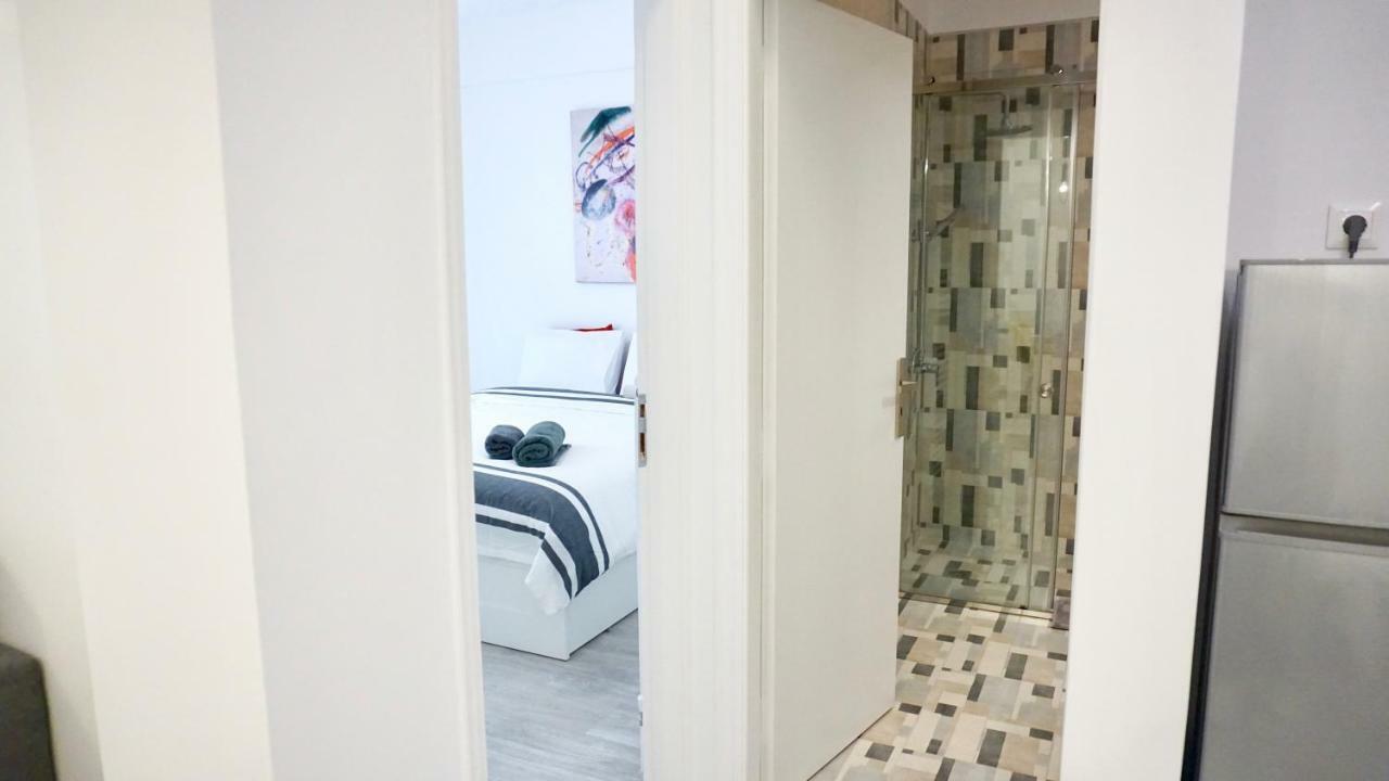 Urban Design Apt In Ateny Zewnętrze zdjęcie