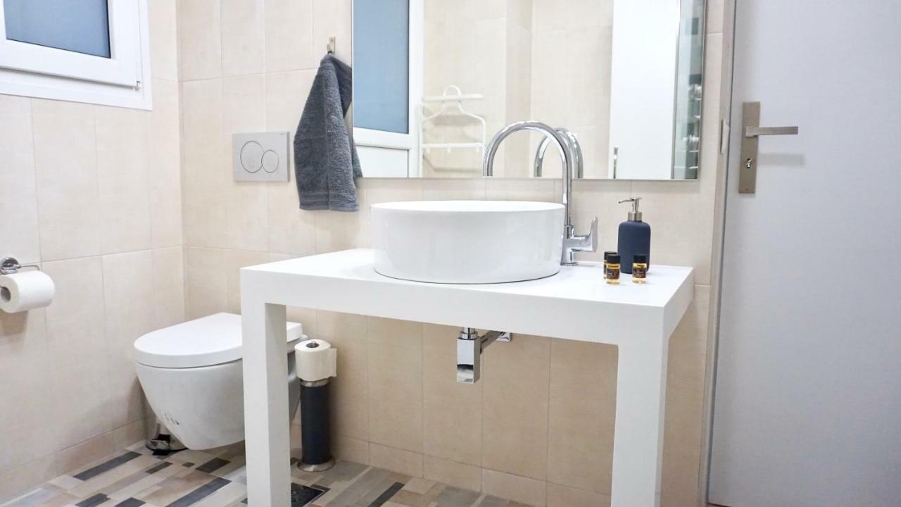Urban Design Apt In Ateny Zewnętrze zdjęcie